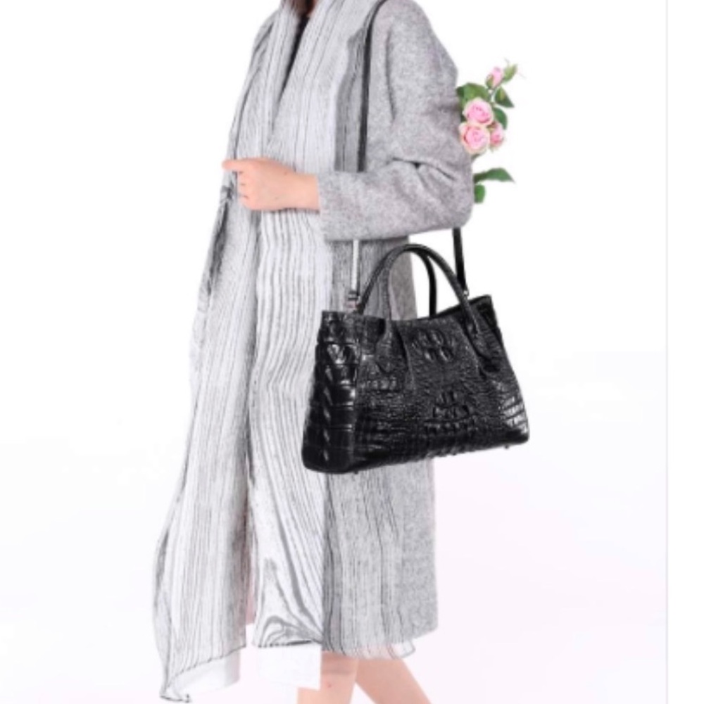 Elegant Black Structured Leather Crocodile Pattern Satchel Tote Handbag Purse